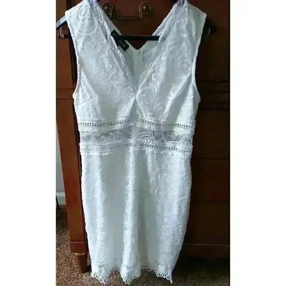 "EILLY BAZAR"‎ WhiteLace Dress Medium Sheath Sleeveless V Neck Crochet Overlay